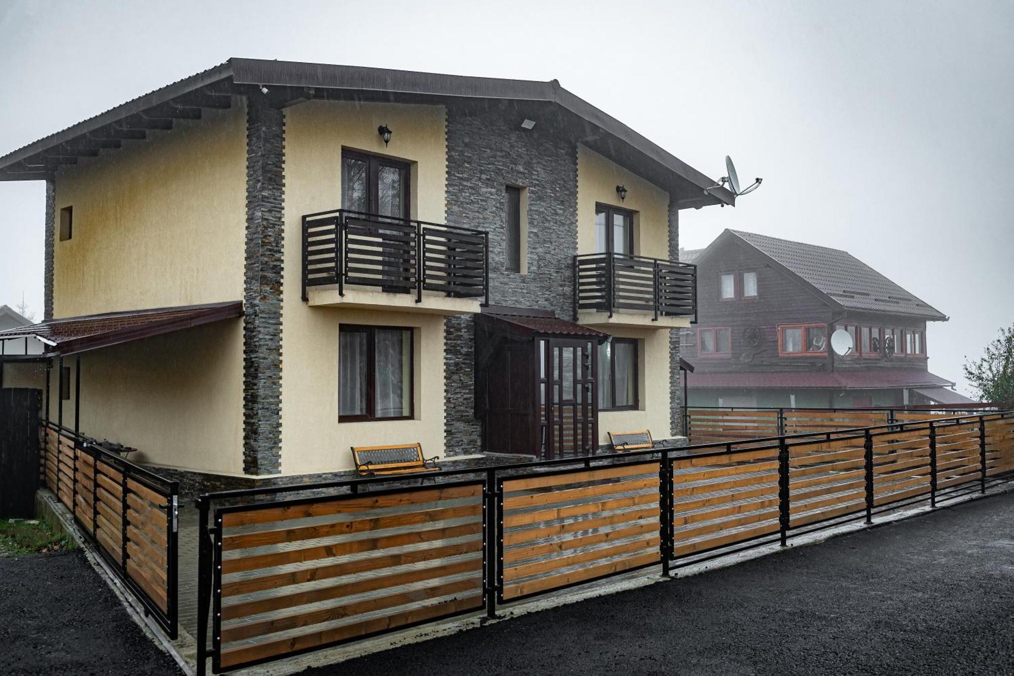 Villa Wild Petroşani エクステリア 写真